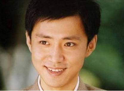 为照顾毁容的妻子,他推掉所有片约,失去走红机会