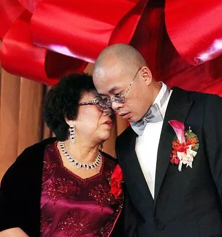 曹德旺:所有财产都在妻子名下 也曾爱上另一女人