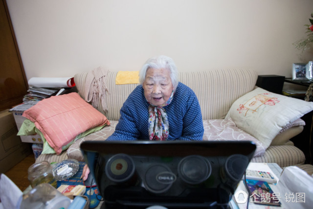 93岁老奶奶玩网游已有20多年 防老年痴呆