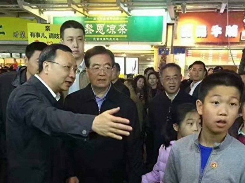 胡锦涛携妻子孙女过年 胡春华全程陪同(图)