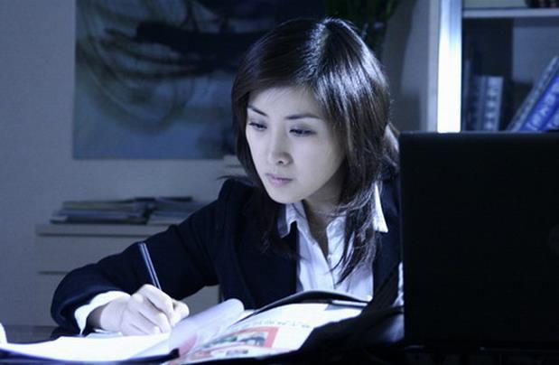 她是冯绍峰同学,被赵本山捧红,范伟都夸她演技好