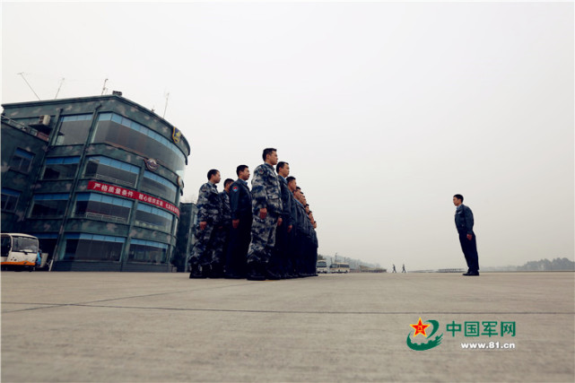 接到开飞命令却遇雾霾咋办?西部战区空军告诉你