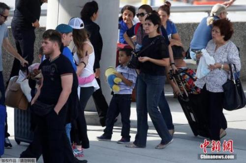 美国机场枪击案嫌犯因持有武器被起诉 或面临死刑