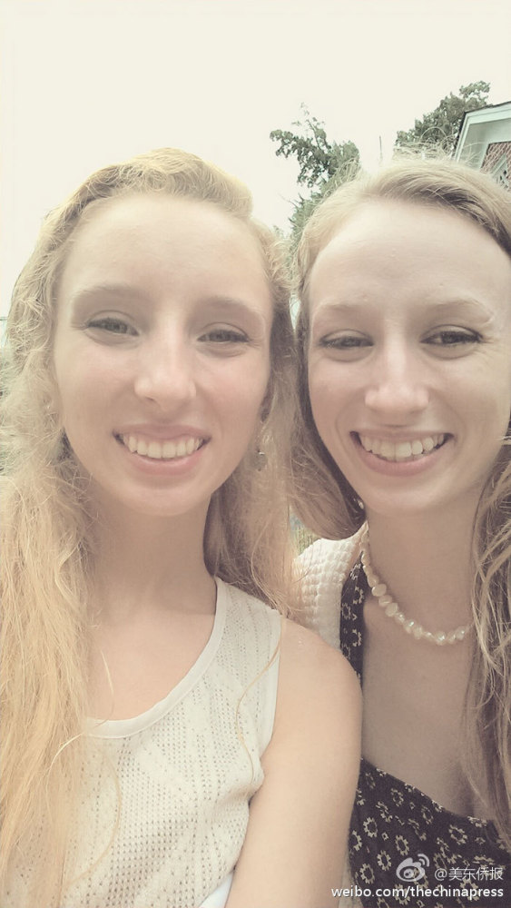 网友晒和陌生人合影:世界上的另一个我 (组图)