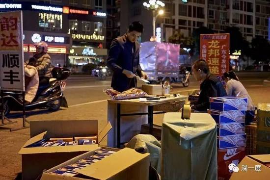 中国“假鞋之都”调查:白天鬼城 夜里鬼市(组图)