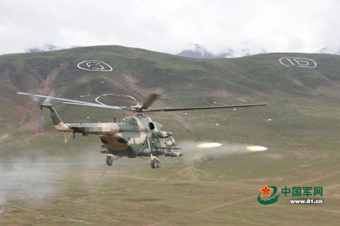 首见照片:解放军河马直升机发射AKD-9反坦克导弹