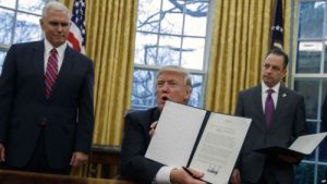 川普签令退TPP，他国总理们有点儿小开心？(图)