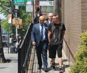 在美中国女留学生遭割脸缝上百针 共犯获刑16年