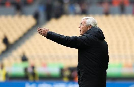 国足取胜里皮转身擦眼泪  赛后那句话令人动容