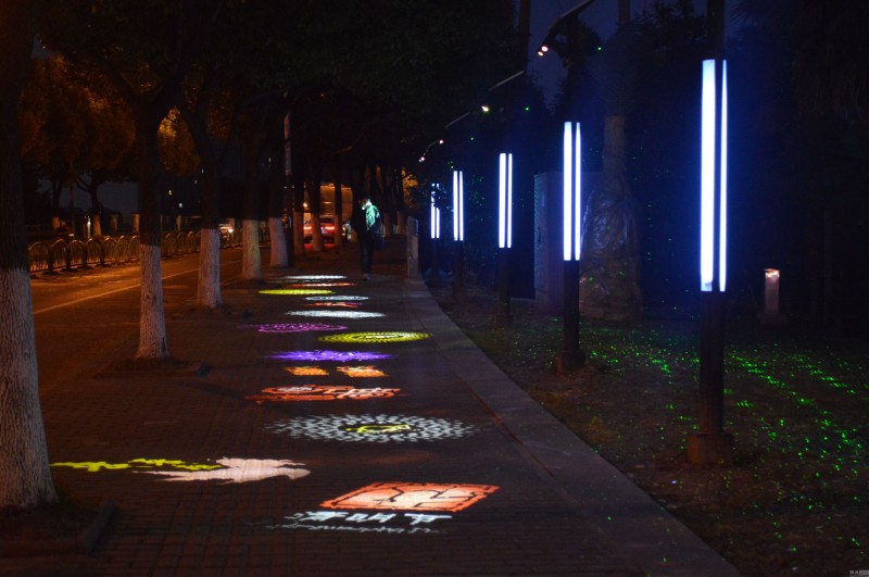 炫酷又浪漫!上海首条全息投影马路亮相(组图)