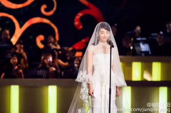 同是38岁,遇上秦海璐,刘涛竟然“输”了?!(图)