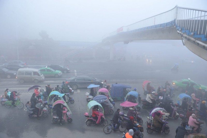 雾霾笼罩的冬天,中国人是这样度过的…(组图)