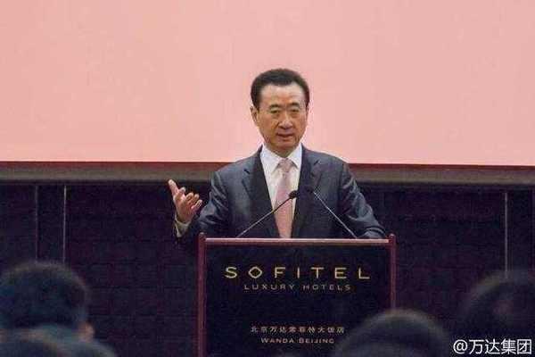 王思聪妈妈原来这么美!与刘嘉玲同框一点不逊色