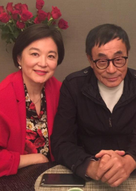 刘家昌晒与林青霞合影 盛赞：不愧中国第一美女