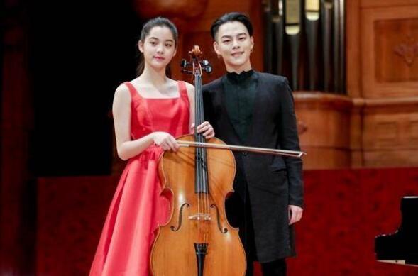 与房祖名相恋?欧阳娜娜:差18岁,都可以生我了