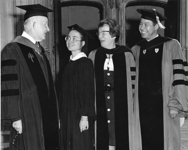 希拉里最近在忙啥?安排演讲,写新书赚钱(组图)