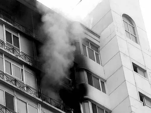 这就是充完电不拔充电器的后果,竟如此可怕…!