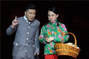 跟了赵本山十年都没红 如今在街上卖烧烤 (组图)