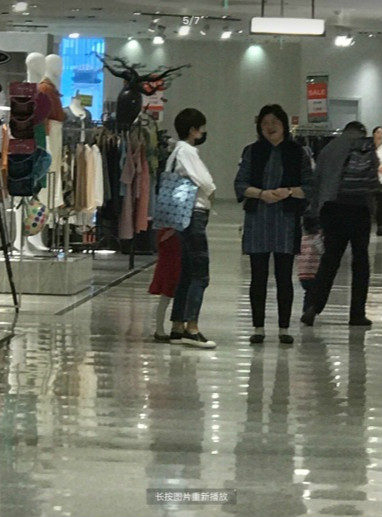 中国好媳妇!马伊琍和婆婆逛街 有说有笑关系好