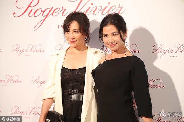 刘嘉玲钟楚红同场比美:一个性感 一个优雅(组图)