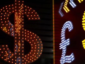 特朗普大战华尔街 高盛倒戈美元闪崩(图)