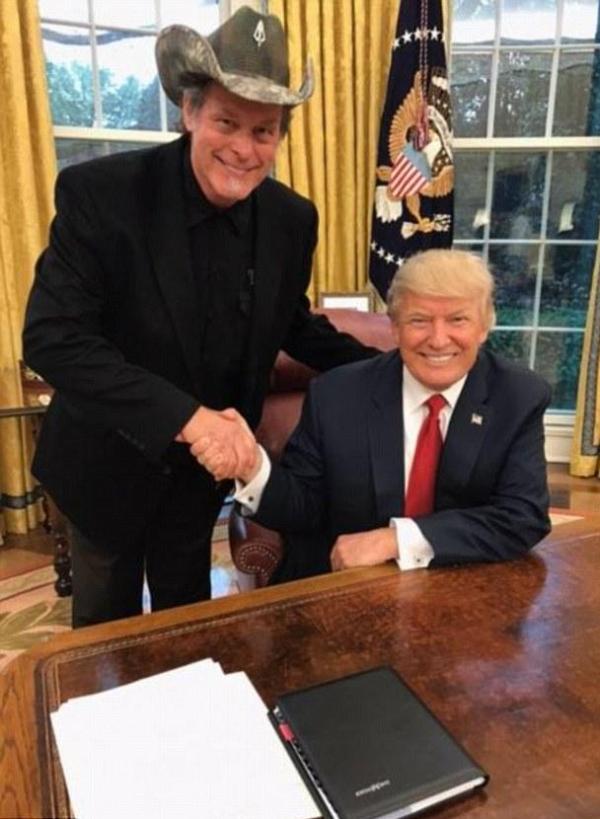 特朗普遇见摇滚歌手:他们聊了打猎 枪支还有美女