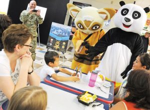 美国国籍华裔人口近500万 家庭平均收入7万美元