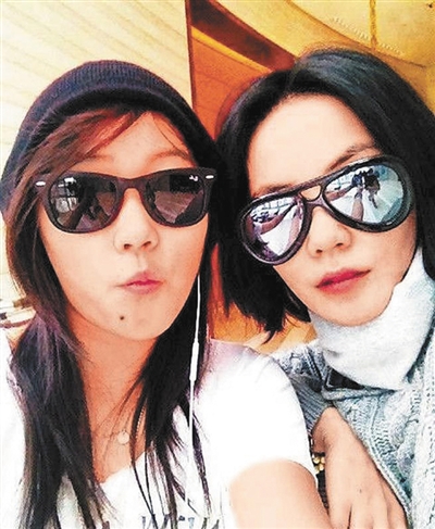 酷到不行!窦唯窦靖童父女终于同框了(组图)