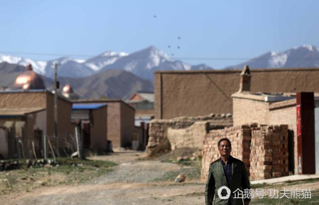 甘肃古罗马军团的后裔 戴头盔发展旅游(组图)