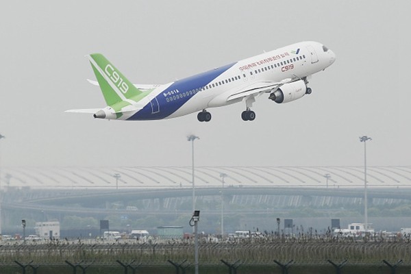 中国C919赌命首飞:全程穿救生衣不敢收起落架(图)