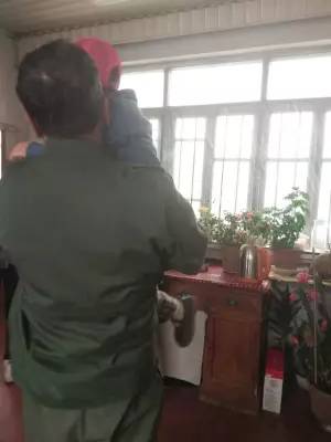 心疼!妈妈猝死家中,4岁儿子独自伴尸2天3宿(图)