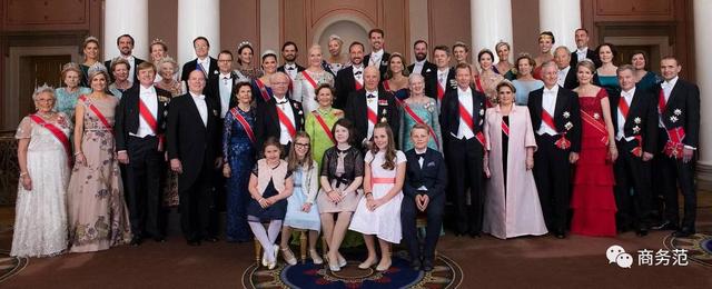 世界最多王室的聚会 大家都戴多少斤珠宝来炫富?