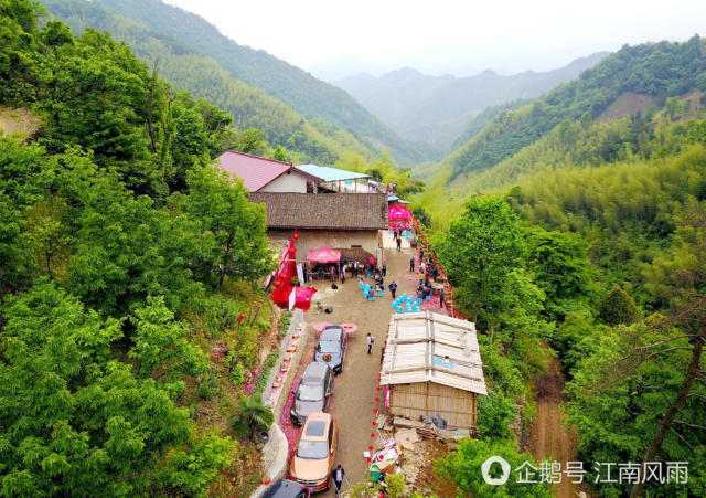 山里小伙娶城里姑娘 婚宴酒席上满桌山珍(组图)