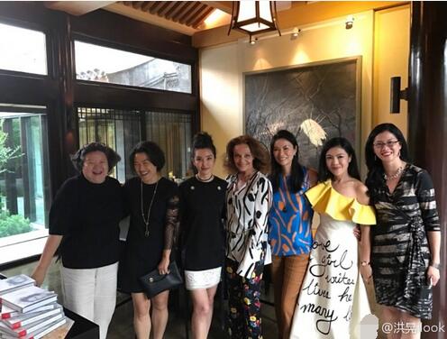 照妖镜?邓文迪2张照片泄露上流社交圈的心机