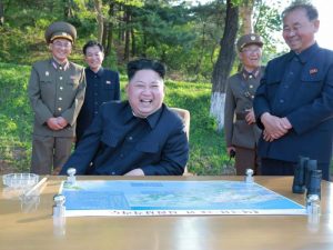 令金正恩毕恭毕敬？朝鲜3神秘人物曝光(图)