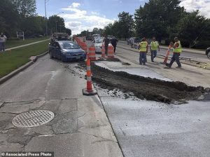 水泥未干！美国少年车神好尴尬！(组图)