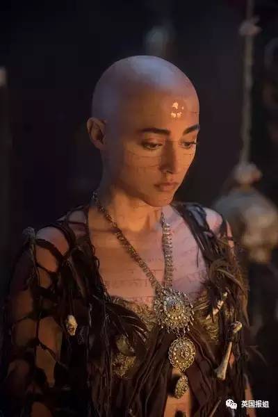 光头女巫:她因为太美,居然被祖国终生驱逐(图)