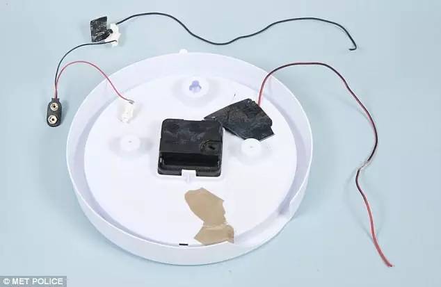 触目惊心!英国学生被洗脑 地铁站投放自制炸弹!