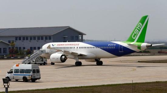C919大飞机首飞时间1-2小时 有&quot;小跟班&quot;跟飞观测