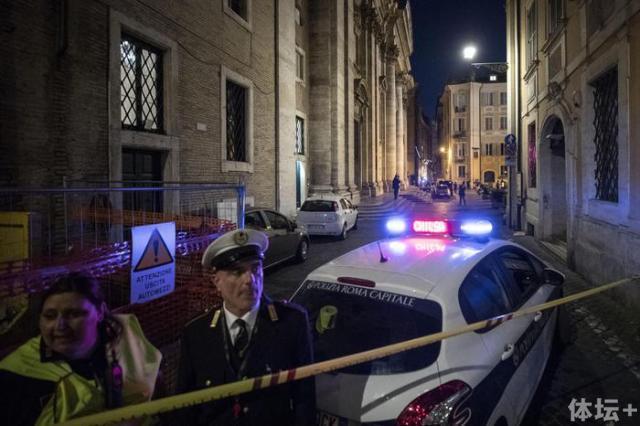 伊万卡闹笑话 指着球星照问“这是哪位圣人?”