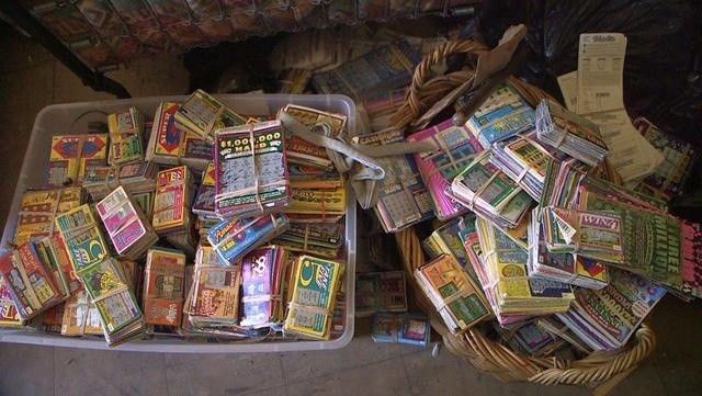 运气爆棚!美国老人8年时间中了376次彩票(组图)