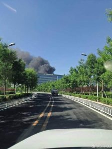 腾讯总部工地起火了：现场浓烟滚滚 (组图)