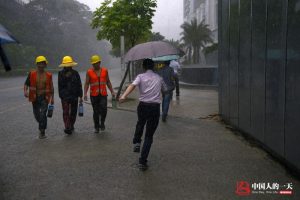 中国人的一天：父亲，与女儿一起成长！(组图)