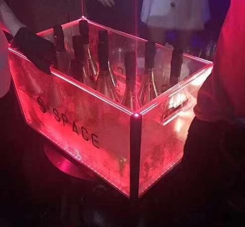 王思聪为女友庆生 光两打香槟就花了二十万!(图)