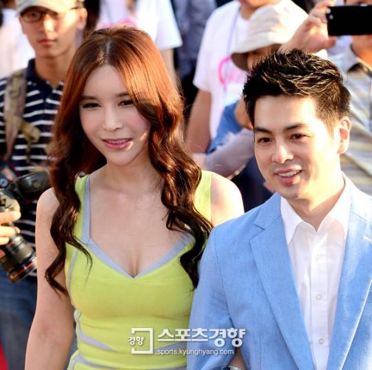 变性女星河莉秀与丈夫协议离婚 结束十年婚姻(图)