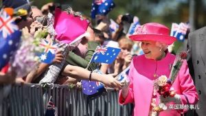 简直王室最高级cosplay…女王的替身 真不是传说