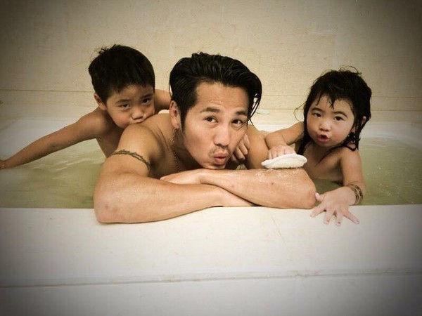 当了9年爸爸，曹格听完儿女的告白感动哭了(组图)